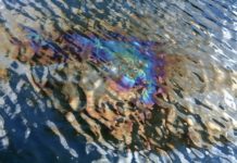 Рукав, который надо «отстирать» Texture, varicolored gasoline spot