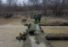 Для ясности нужен третий Кондома грязь