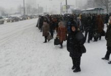 Монополист прокатил, укатал, докатился На остановке зимой
